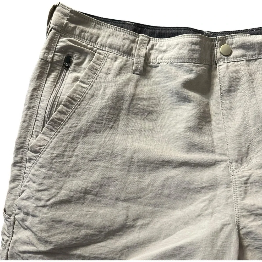 NordicTrack Cargo Shorts Khaki 3 Zip Pockets Hiking‎ Camp Casual Mens Size 42